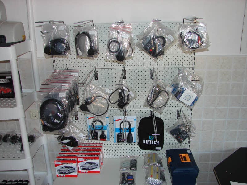 SERVIS I NADOGRADNJA uređaja za auto dijagnostiku 1 firma 2